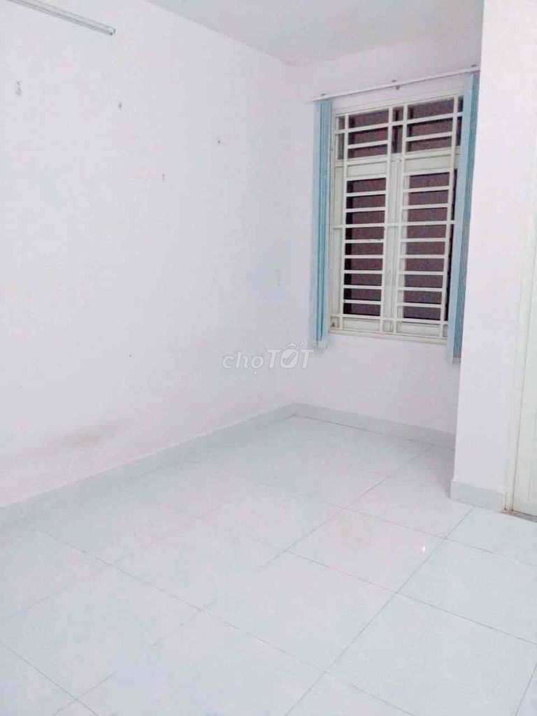 Parking alley house in the White Side. 3-7 x 12 meters-4th floor bedroom.