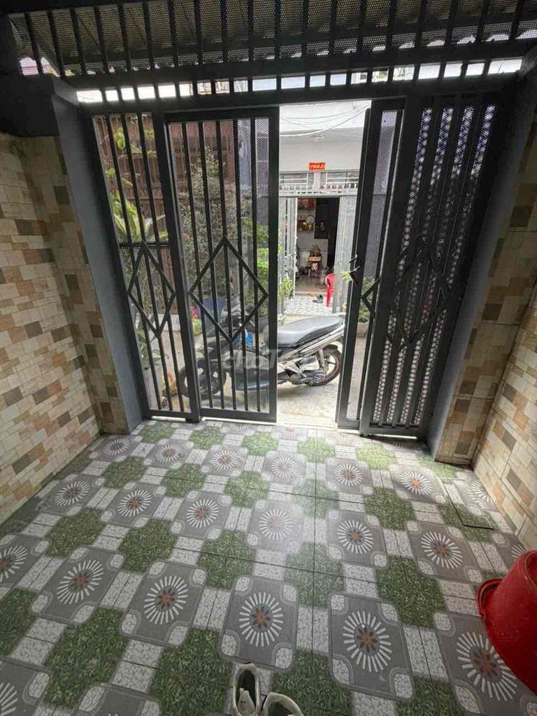 Rent four bedrooms, two rooftops 1886 Huỳnh Tấn Phát.