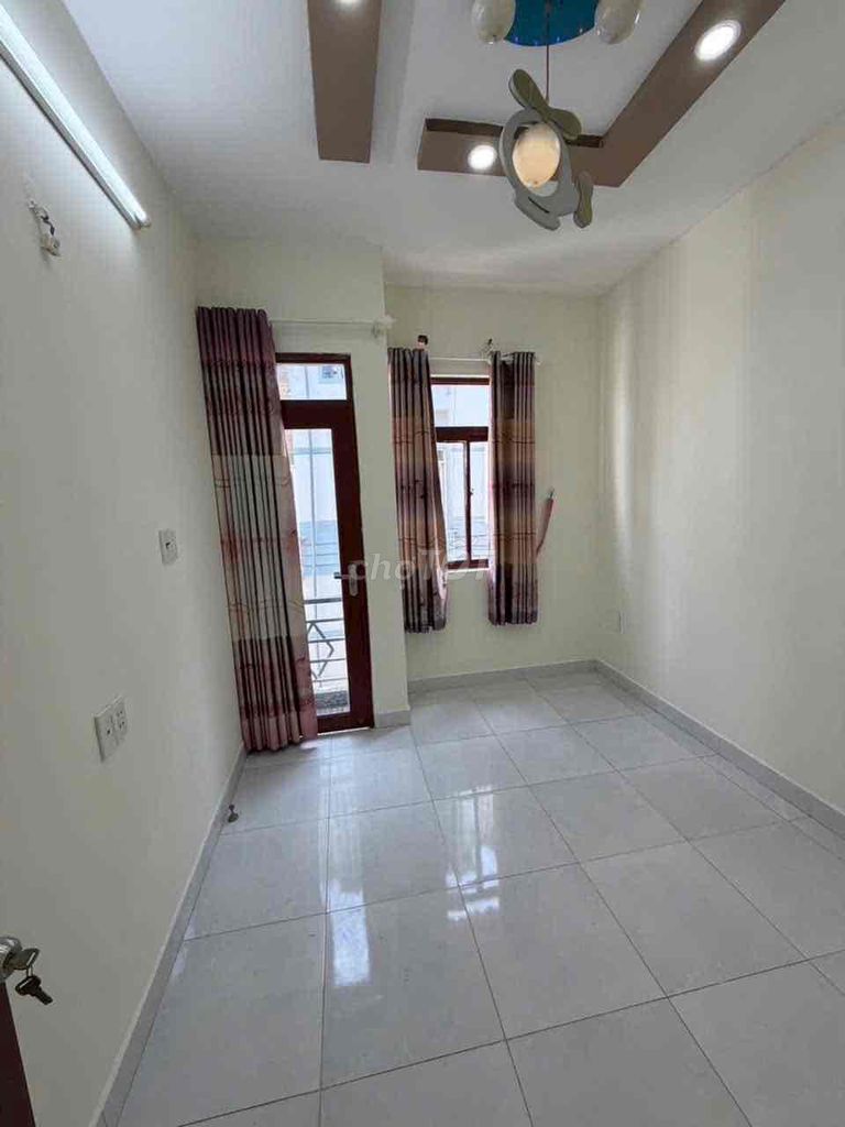 Rent four bedrooms, two rooftops 1886 Huỳnh Tấn Phát.