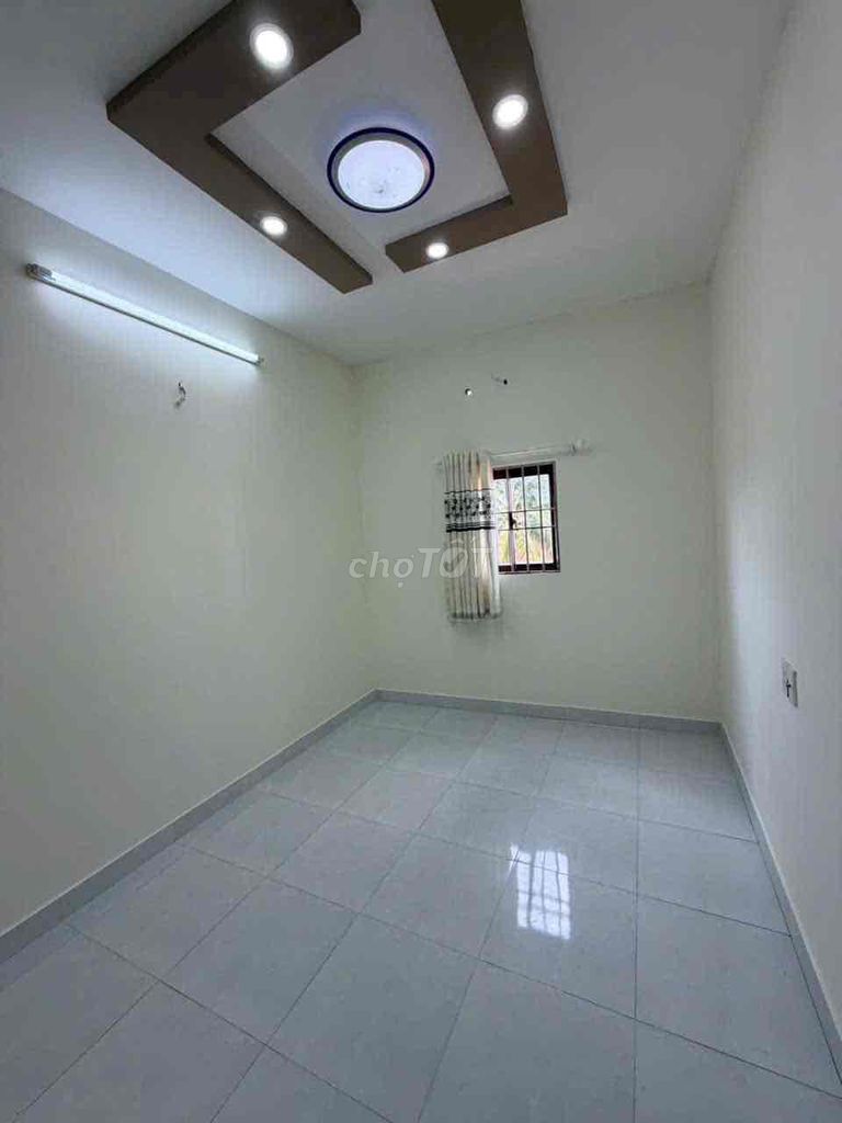 Rent four bedrooms, two rooftops 1886 Huỳnh Tấn Phát.