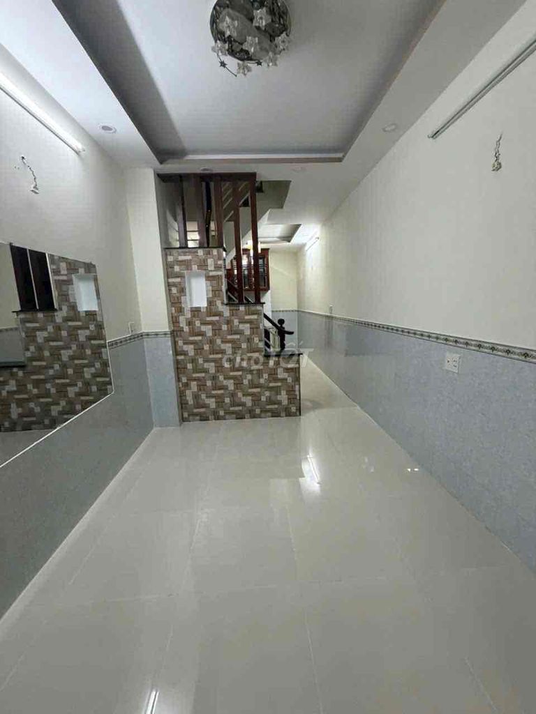 Rent four bedrooms, two rooftops 1886 Huỳnh Tấn Phát.