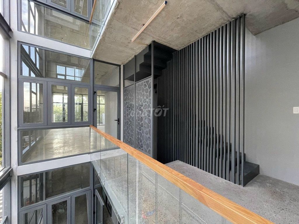 Rent the 176 CTrường Sa - 6 x 30 meters, 6th floor, 120 million