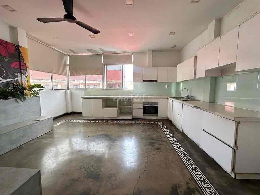 Lets rent Phổ Quang Q.tb 5.8 x20 m 5 L 10 p cost 60 million a month