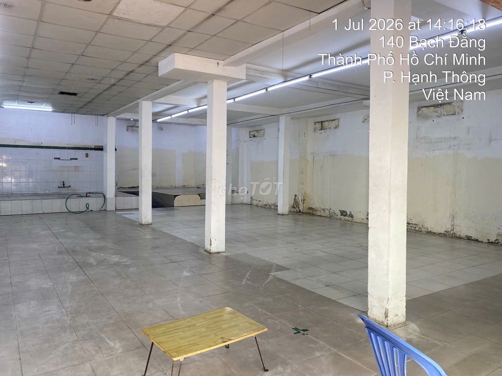 Bạch Đằng fronts the Tan Son Nhut for rent
