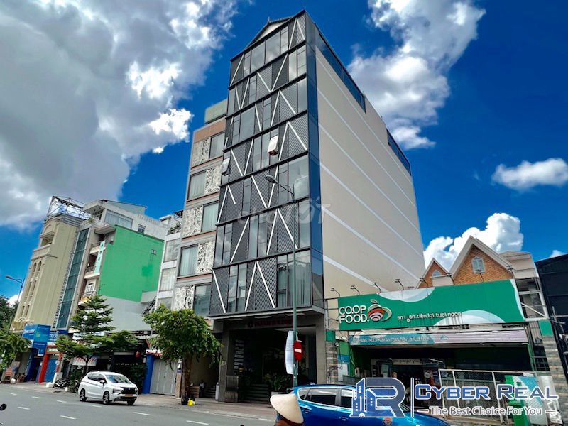 Bạch Đằng fronts the Tan Son Nhut for rent