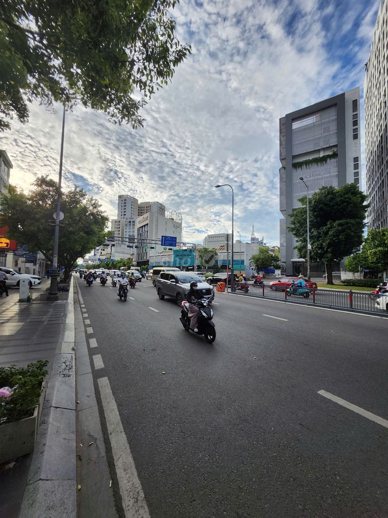 Two-sided corner of Nguyễn Văn Trỗi to be sold or rented