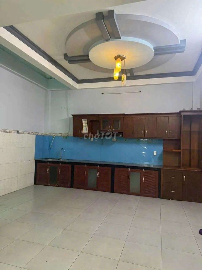 Rent a nice, four-size four-size, four-store toilets.