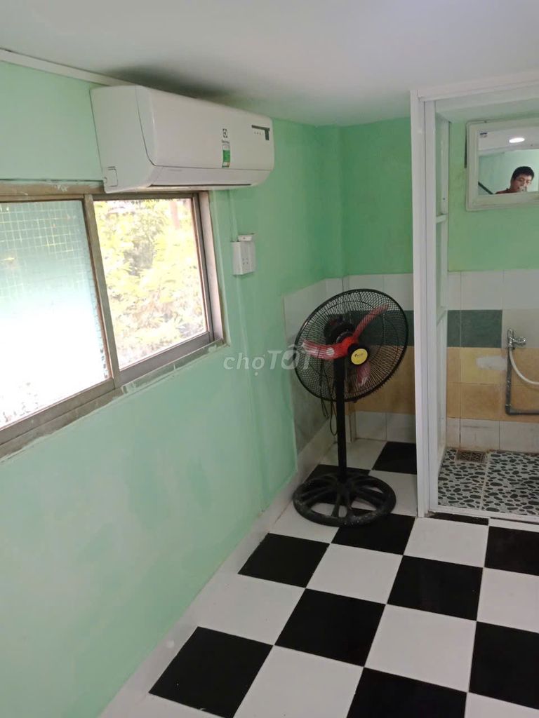Rent the entire Thích Quảng Đức after 2 blocks of the alley. 6.5 million.
