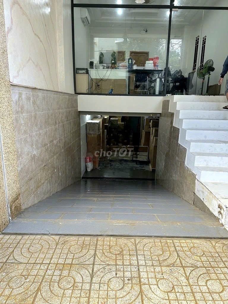 Need to rent a 40-A Nguyễn Minh Hoàng-712 QTân Bình