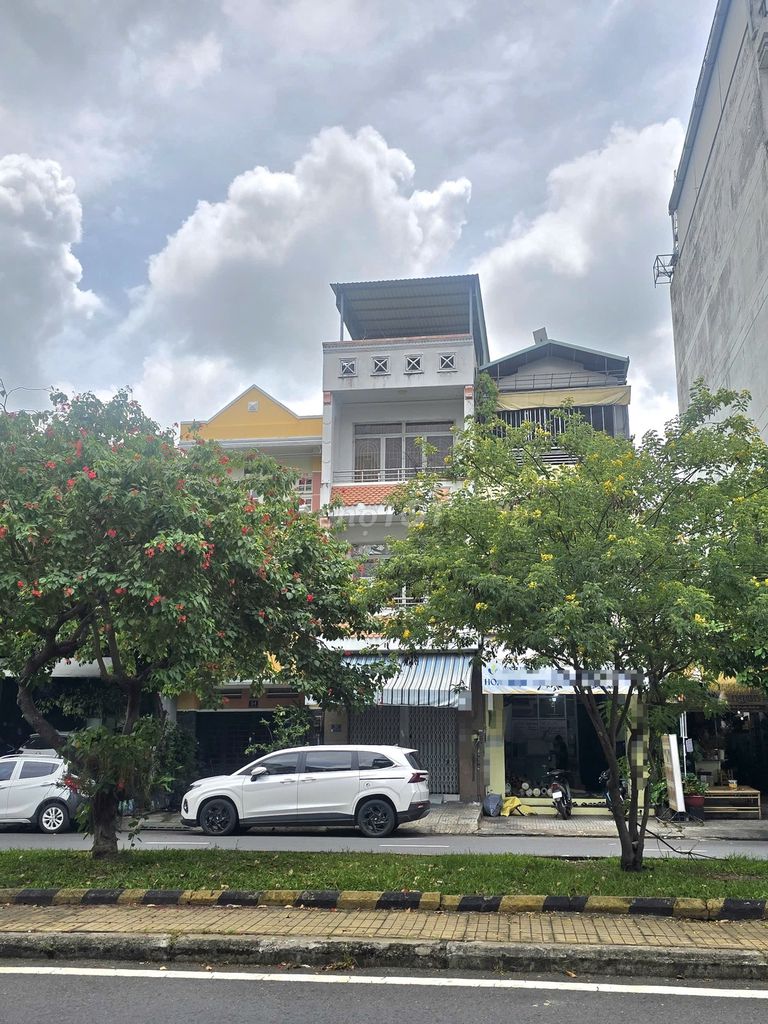 Renting the original house is a Lê Thúc Hoạch area 4 x 20-to-1-story area, 4 bedrooms.