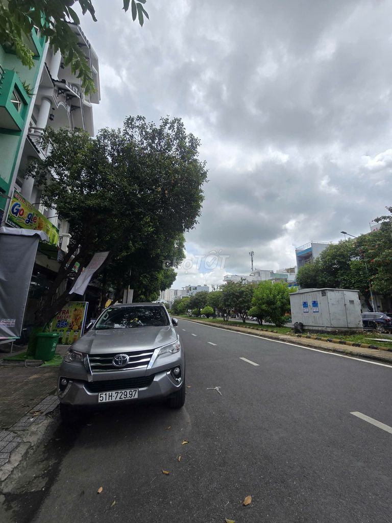 Renting the original house is a Lê Thúc Hoạch area 4 x 20-to-1-story area, 4 bedrooms.