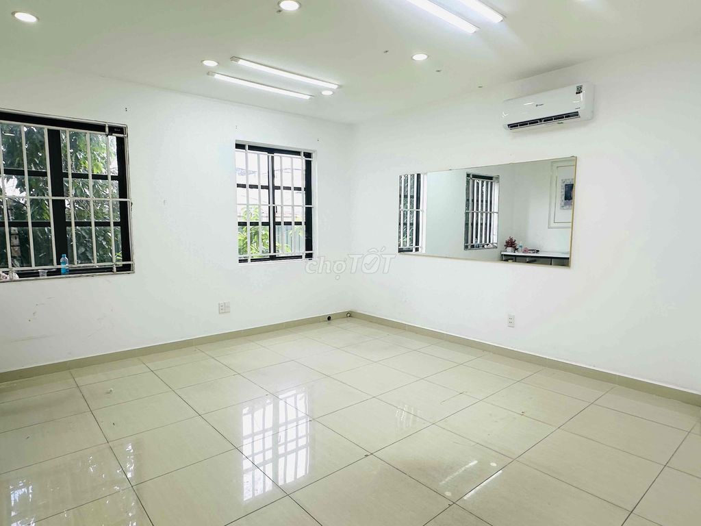 Rent Cityland Street a four-story vault. The air conditioning is only 43 million.