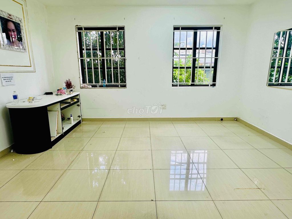 Rent Cityland Street a four-story vault. The air conditioning is only 43 million.