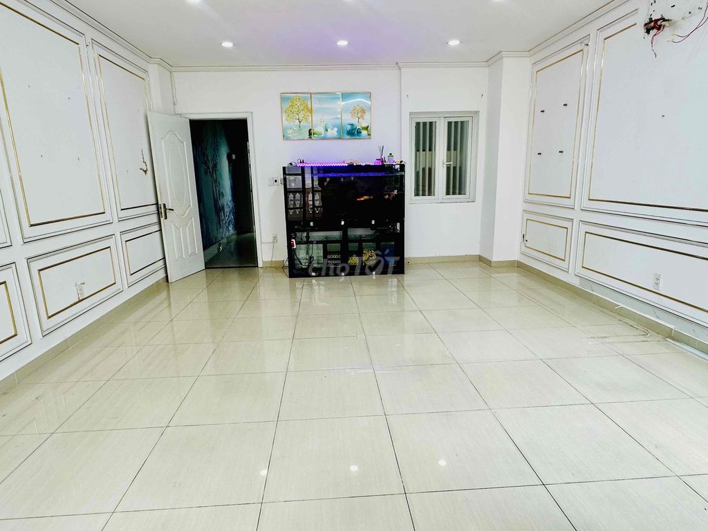 Rent Cityland Street a four-story vault. The air conditioning is only 43 million.
