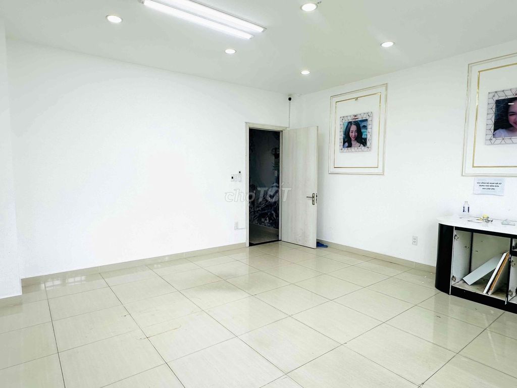 Rent Cityland Street a four-story vault. The air conditioning is only 43 million.