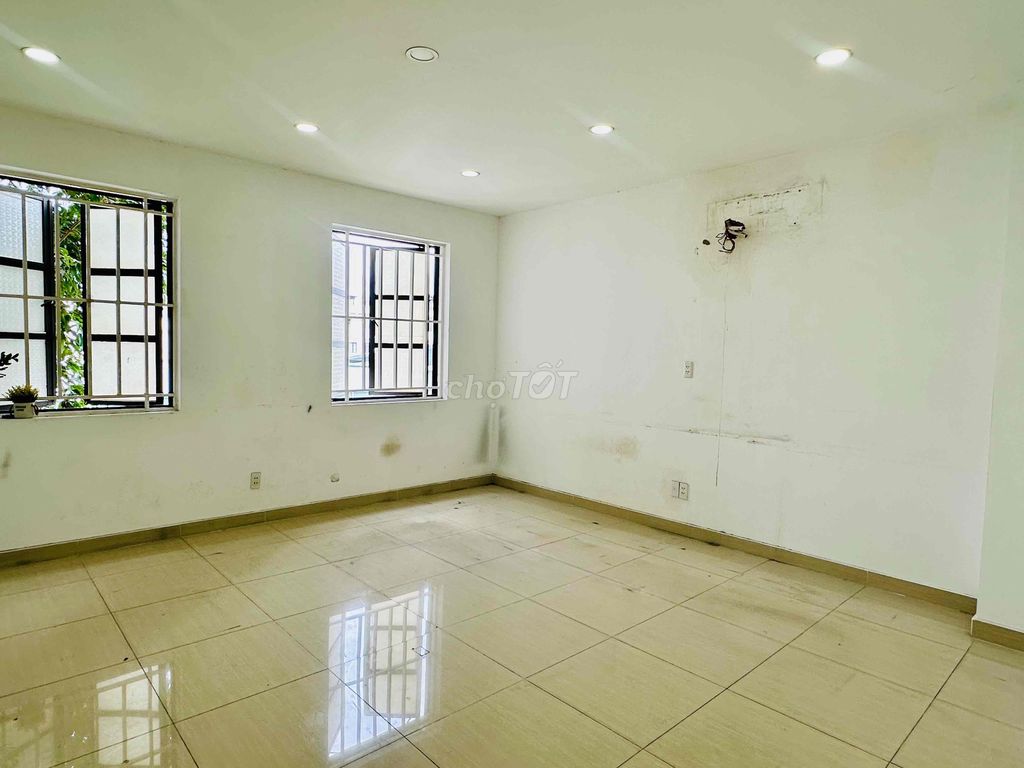 Rent Cityland Street a four-story vault. The air conditioning is only 43 million.
