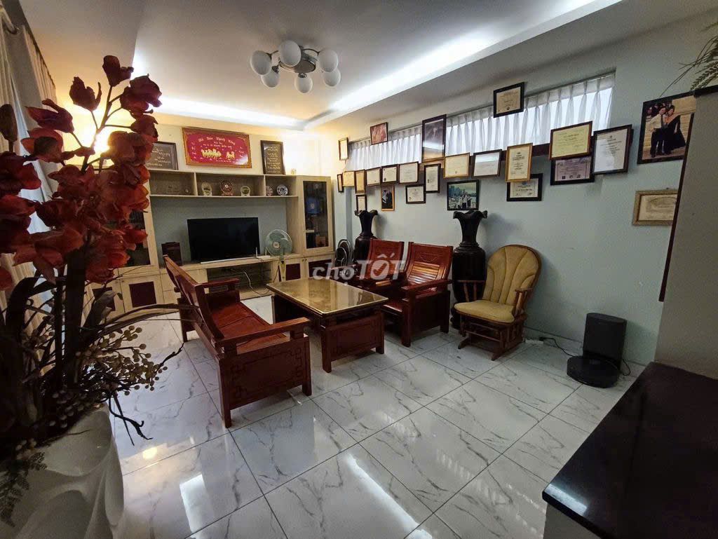 Rent an alley house at T3_6 x14 m_2 floor st, full interior.