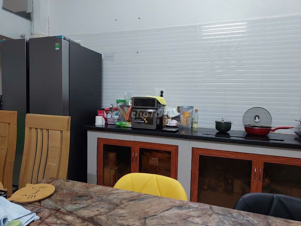 Home's new, clean. The homeowner is easy