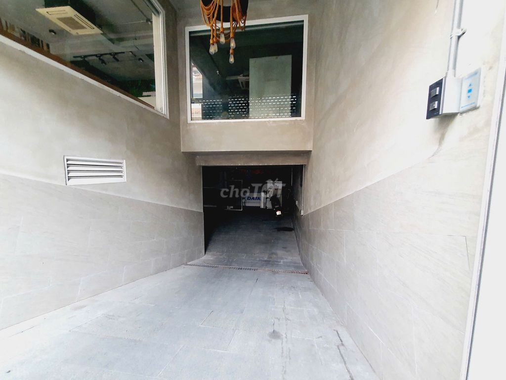 Hồ Văn Huê_7 x 20 meters, 4 floor ground vault, elevator