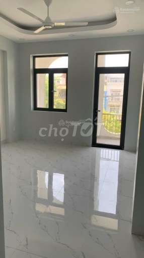 House 1 :10 2 rooftop 4 x 20 m Trần Thị Ngôi