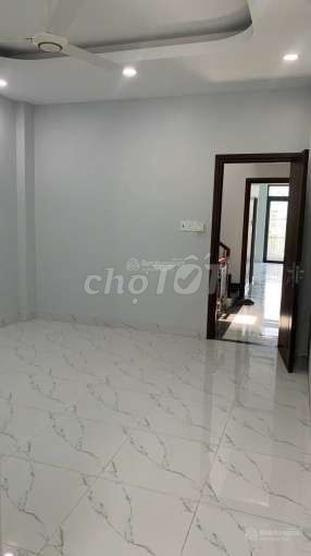 House 1 :10 2 rooftop 4 x 20 m Trần Thị Ngôi