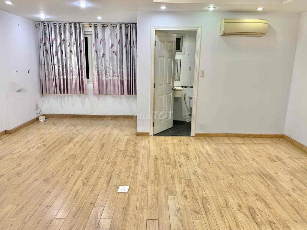 Rent 7th and 5 bedrooms plus 5 toilets 6 x21 M 35 million a month.