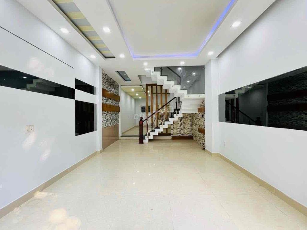 We're renting Picity Buildings, 3rd floor toilets, 5 toilets.