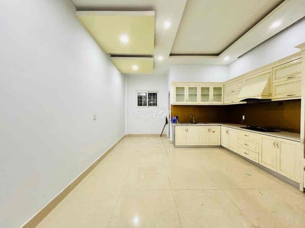We're renting Picity Buildings, 3rd floor toilets, 5 toilets.