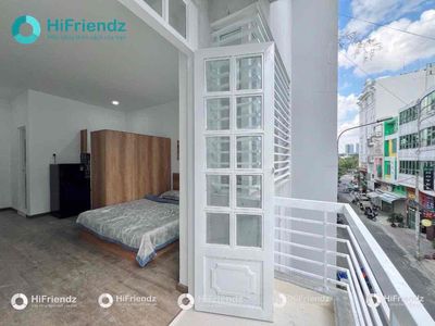 The balconies are over 30 meters wide in the middle of the first county bedroom.