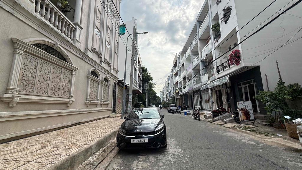 Rent for Bình Phú, 010, District 6, 4 x18 meters, 5 rooms