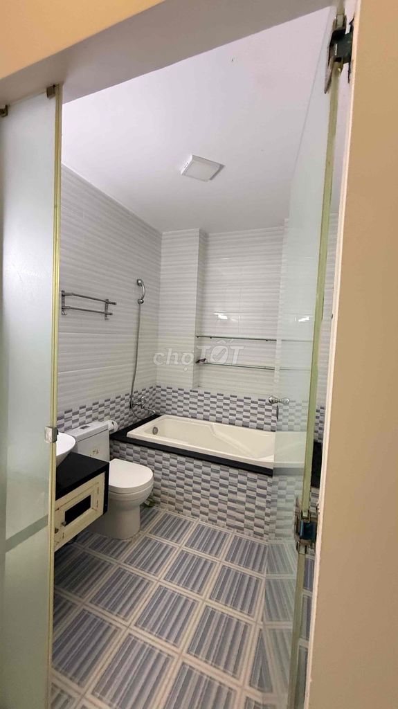 Rent for Bình Phú, 010, District 6, 4 x18 meters, 5 rooms