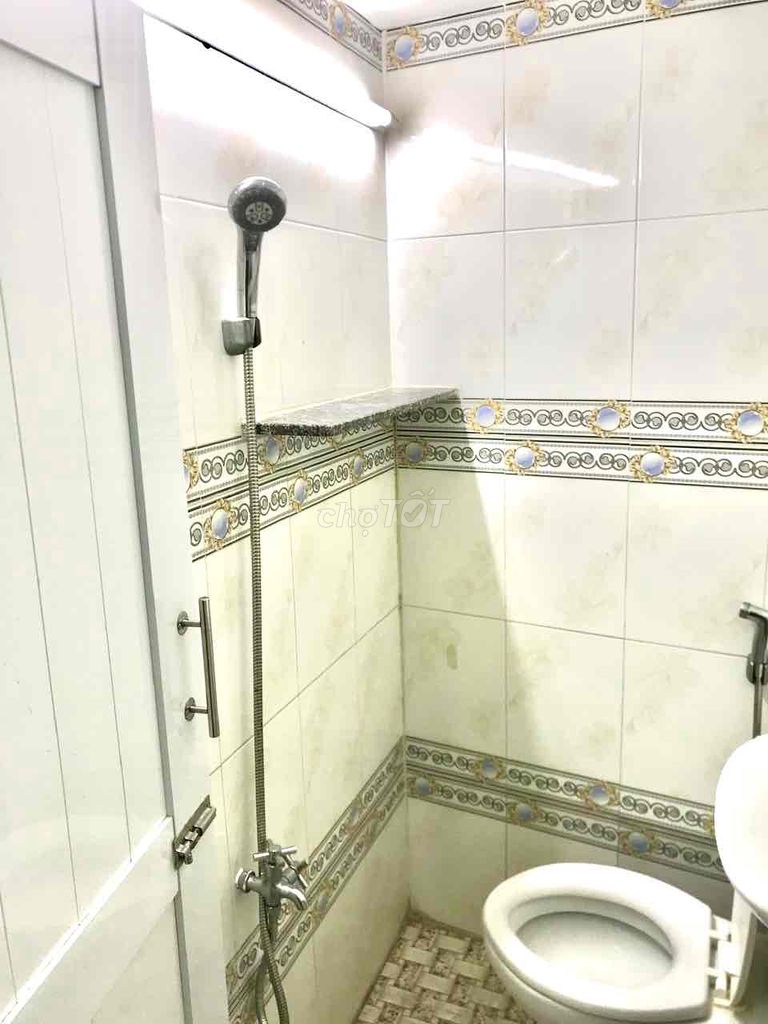 The owner rented the original house in the Phan Văn Trị block