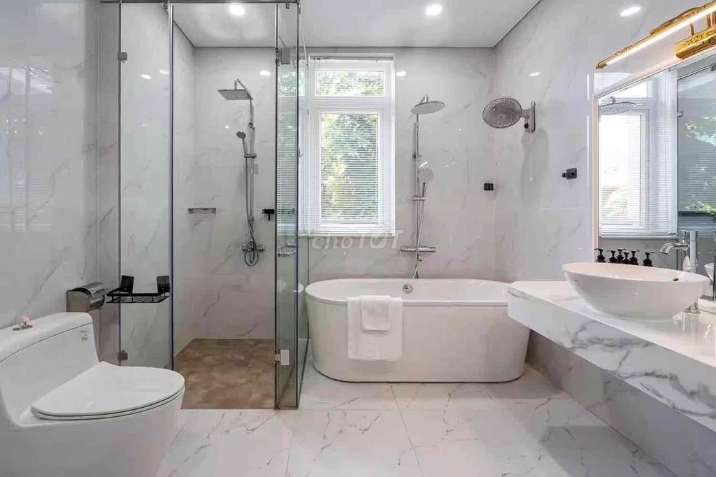 Rent a two-sided mansion, Trần Ngọc Diện, Thảo Điền, District 2.