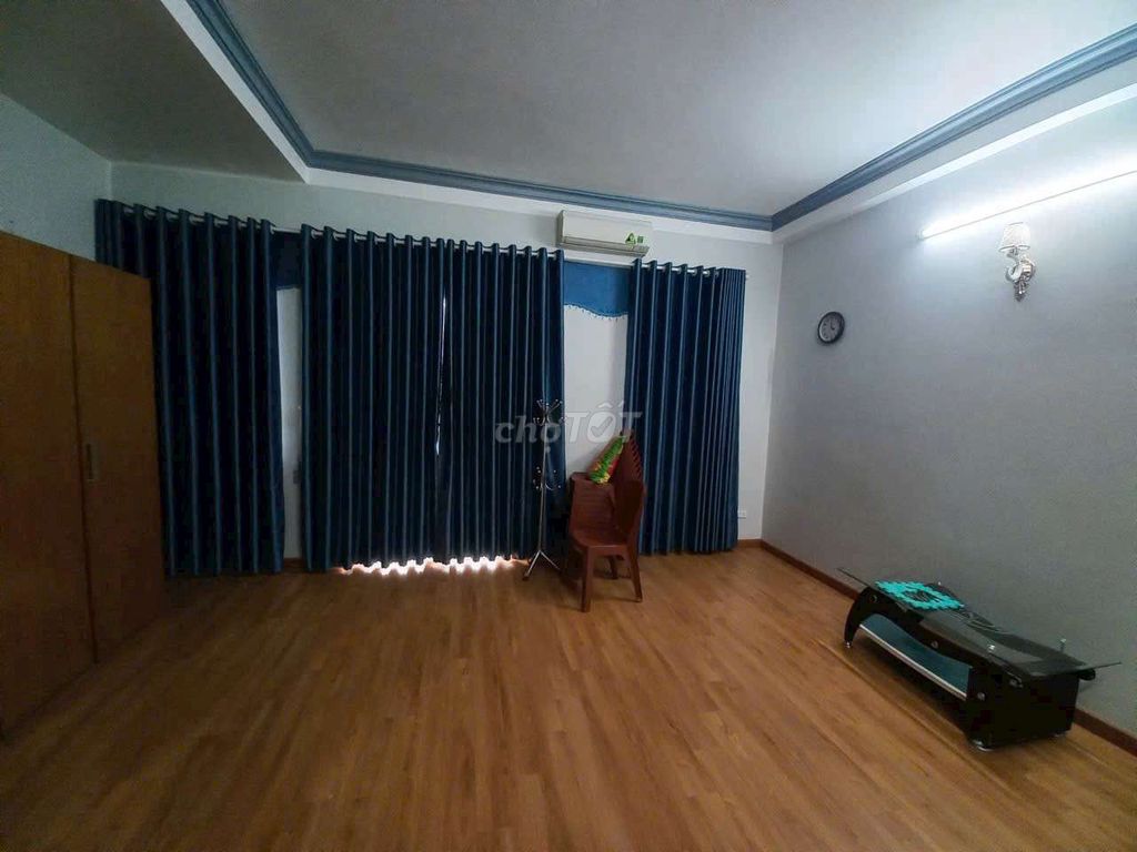 Car yard wide, area 6*20, ground, 2 stories, 3 large bedrooms, truck tracks