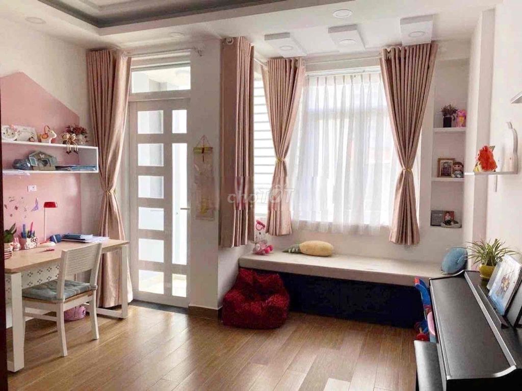 It's the owner of a five-story rent house at Nguyễn Văn Trỗi, Phú Nhuận, 30 million.