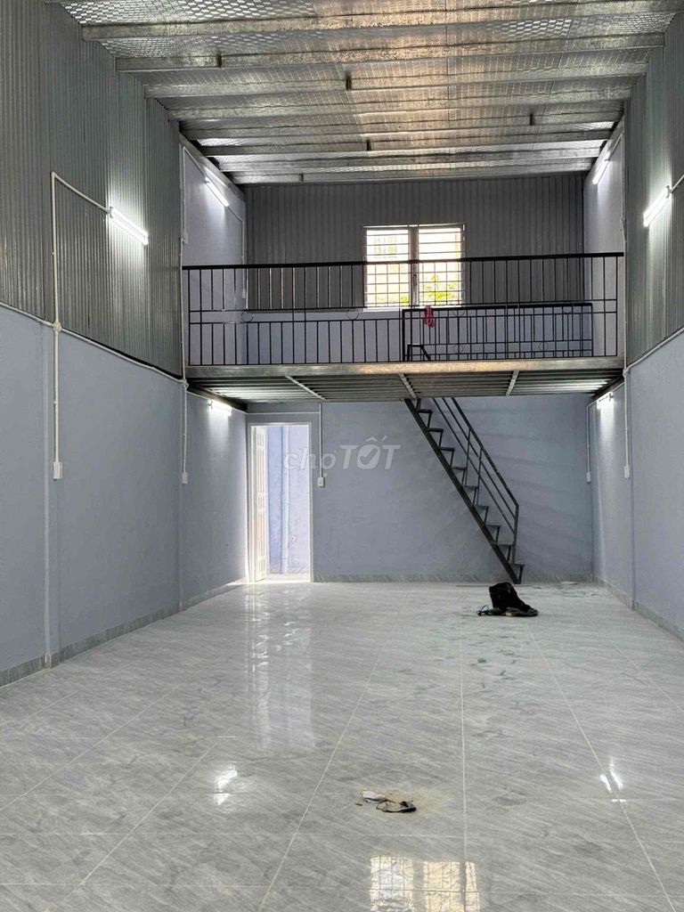 To rent the original house, convenient work, storage...