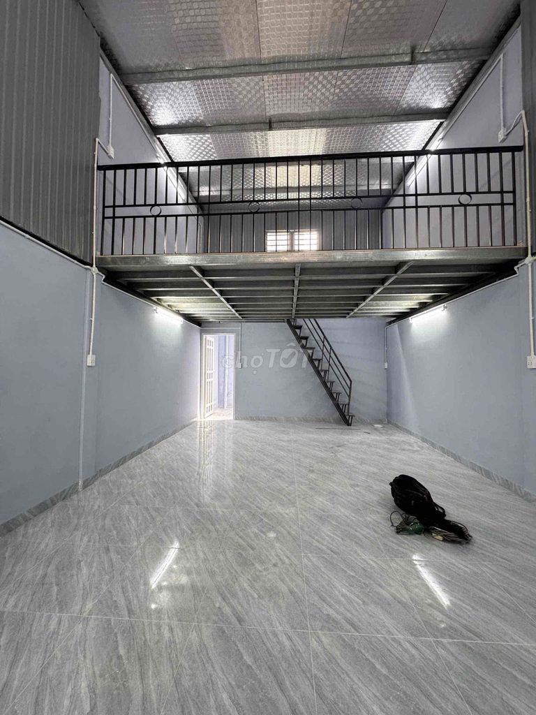 To rent the original house, convenient work, storage...