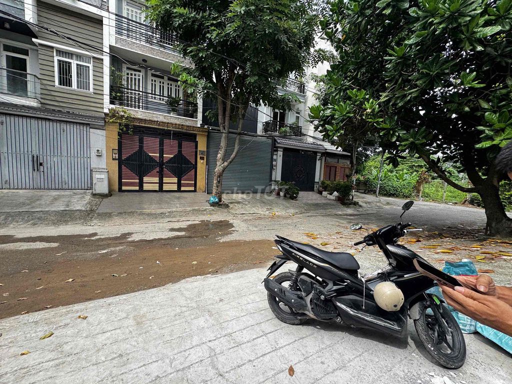 To rent the original house, convenient work, storage...