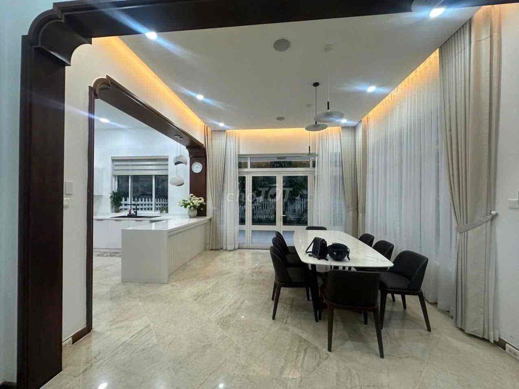 "Nep 10 meters Tân Sơn Nhì, 3 plates, 8 x 20 meters, 6 bedrooms, 6 toilets."