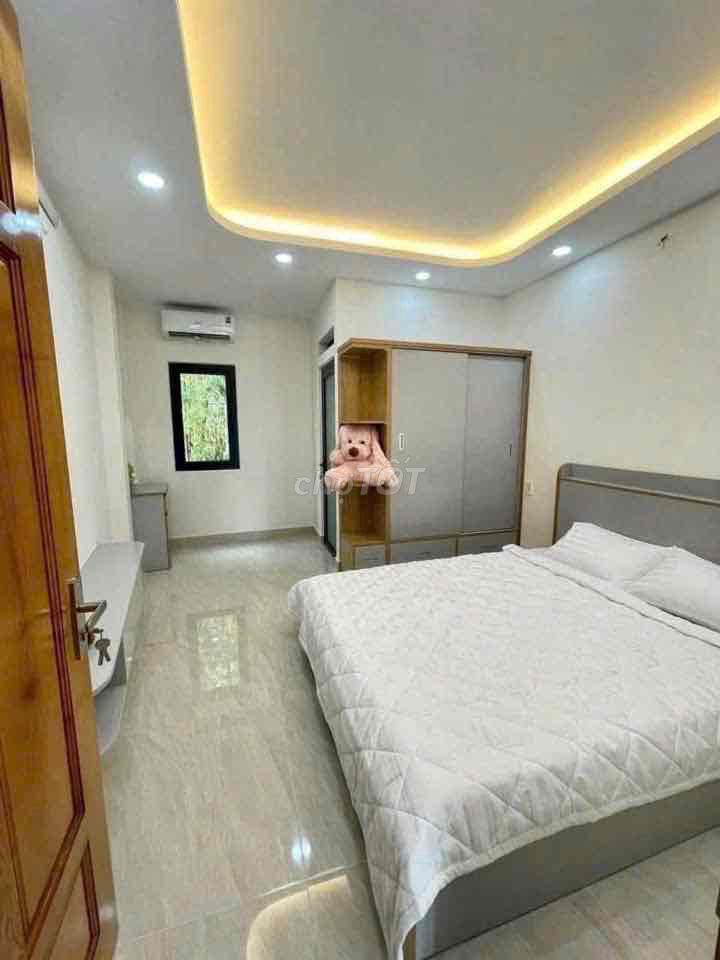 "Nep 10 meters Tân Sơn Nhì, 3 plates, 8 x 20 meters, 6 bedrooms, 6 toilets."