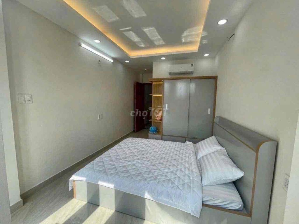 "Nep 10 meters Tân Sơn Nhì, 3 plates, 8 x 20 meters, 6 bedrooms, 6 toilets."
