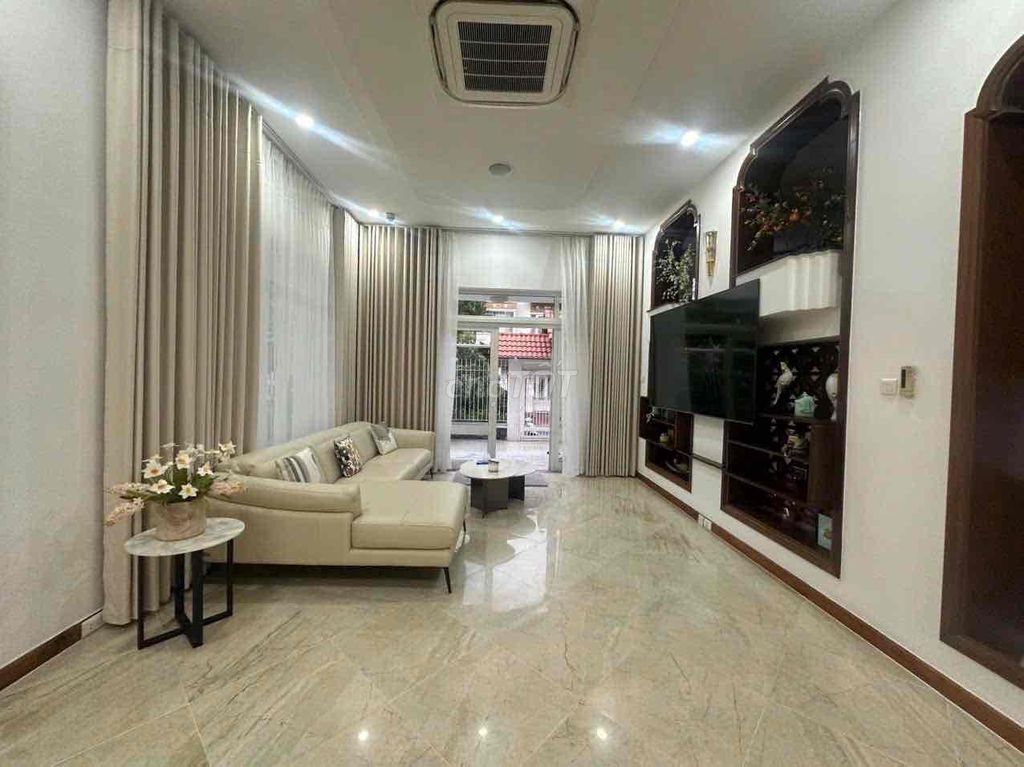 "Nep 10 meters Tân Sơn Nhì, 3 plates, 8 x 20 meters, 6 bedrooms, 6 toilets."