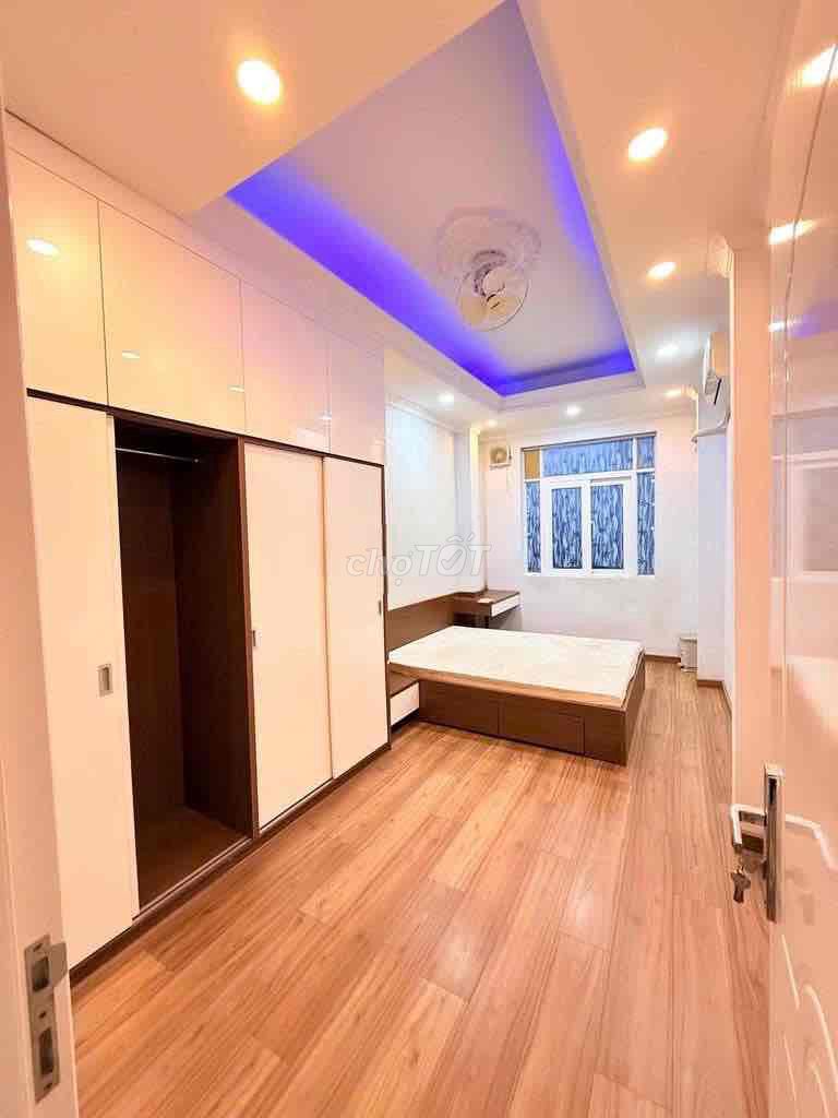 Front Âu Cơ District 11 4 elevator 4 P costs 45 million a month