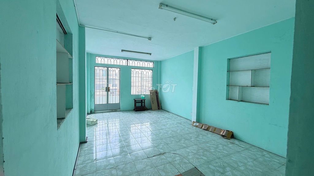 The original building is near the Qq077 5 internal market.