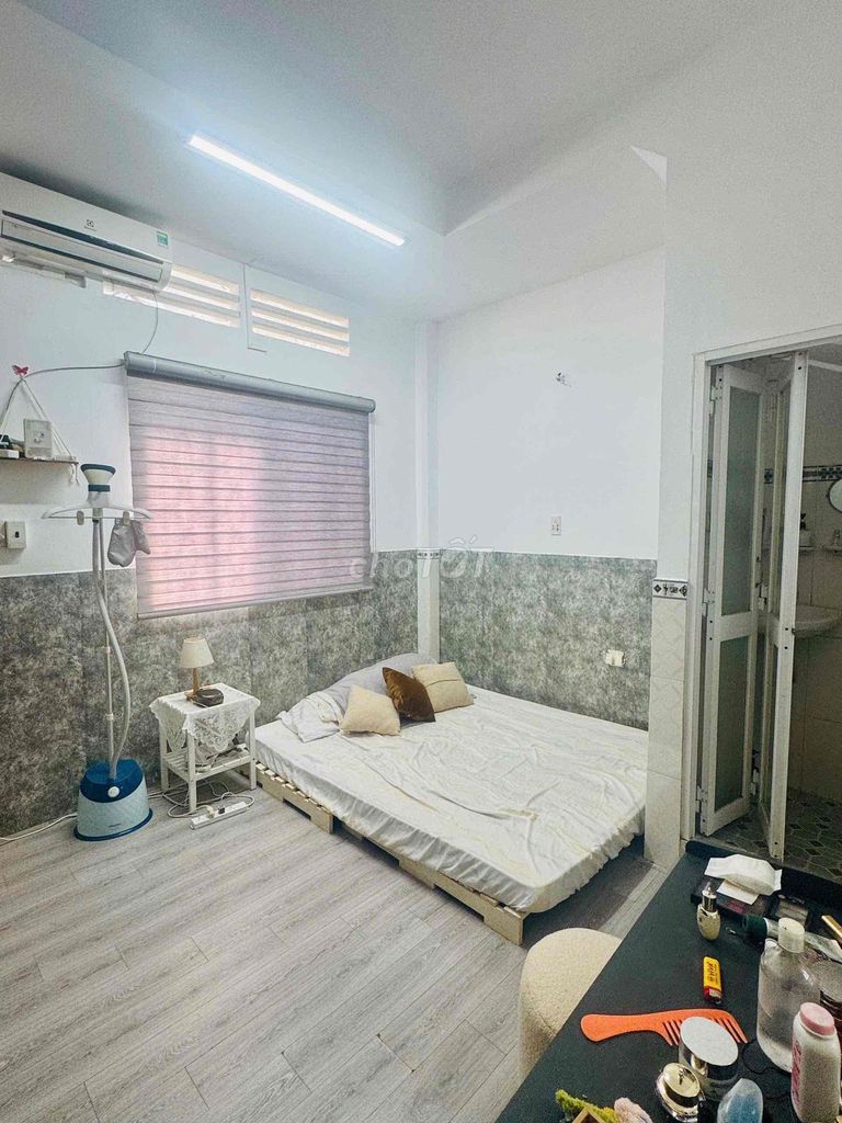 The original apartment is two bedrooms, two balconys, two floors, 1st floor at Tân Định District 1.