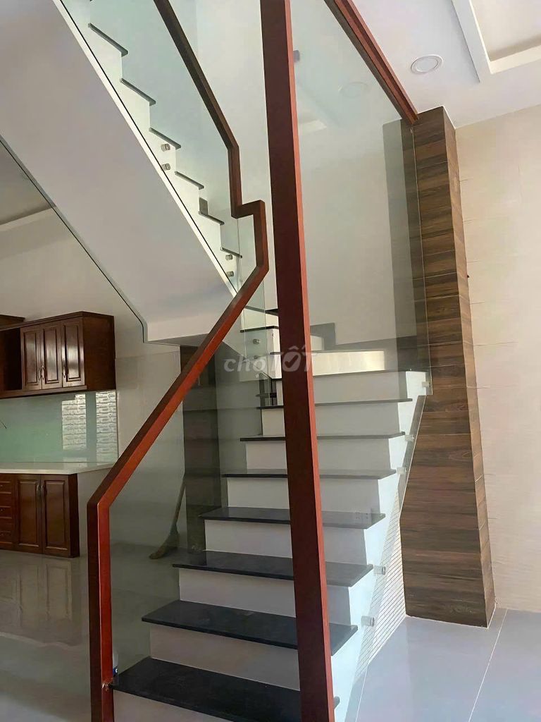 Need to rent a house of 1.25 B.Q.0.11 Q.Gò Vấp near the Middle Light.