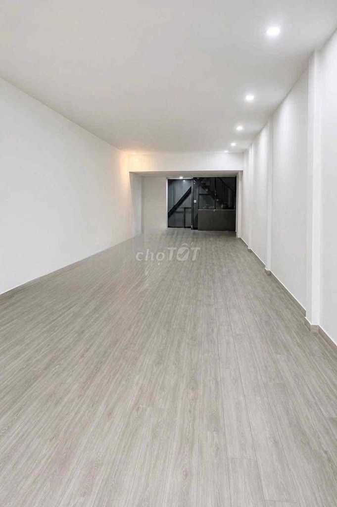 Front, 12 m.Q.q0, 10/0, 2 bedrooms, 2 toilets.