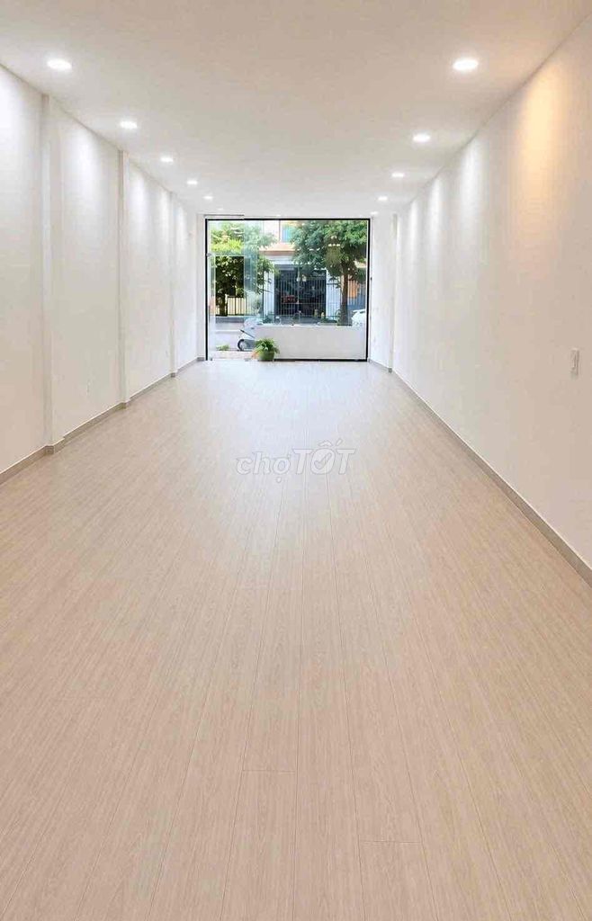 Front, 12 m.Q.q0, 10/0, 2 bedrooms, 2 toilets.