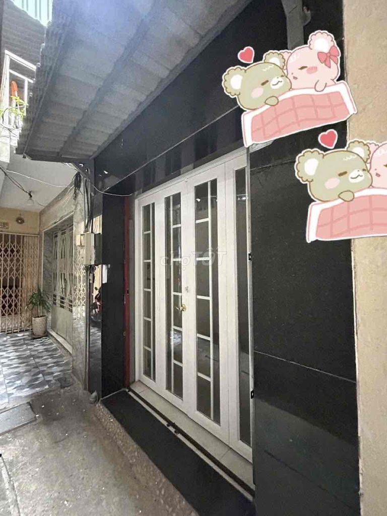 Nice place on Xing Chen, two bedrooms. Three toilets.