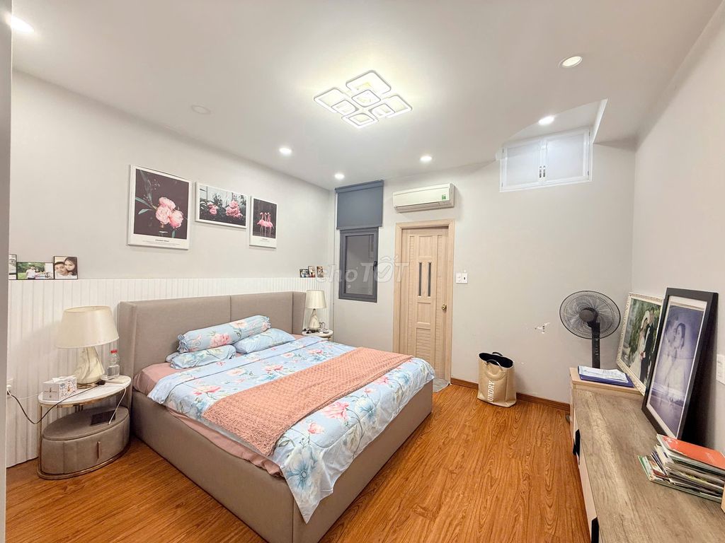 Renting the main alley Hồ Văn Huê, District 9, Phú Nhuận, area: 4 X20 M